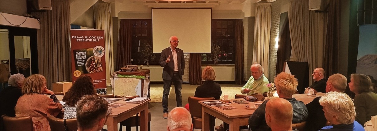 Salah Said geeft een presentatie tijdens de bijeenkomst in Hengelo in oktober 2022